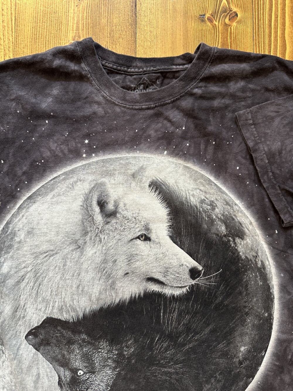 The Mountain Tie Dye Wolves Yin Yang y2k Black White 2014 Graphic Large T-Shirt